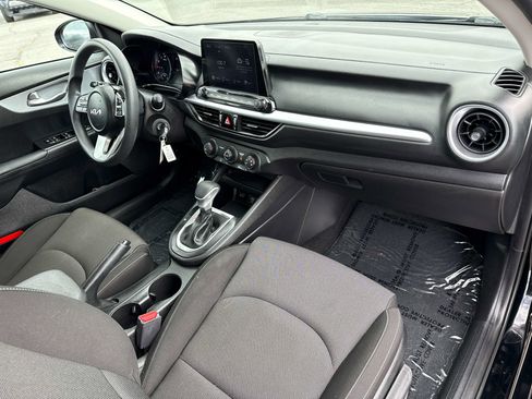 Used 2023 Kia Forte LXS w/ LXS Technology Package FWD image 17