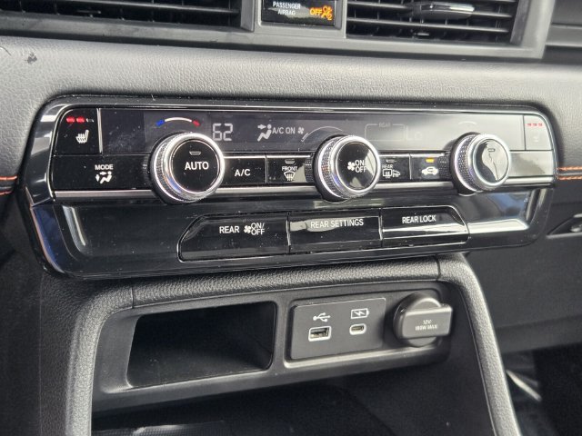 Used 2025 Honda Pilot TrailSport image 19