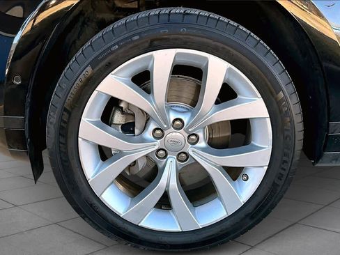 Used 2020 Land Rover Range Rover Evoque SE image 10