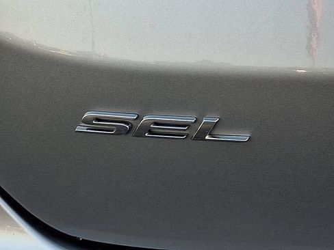 Used 2024 Ford Edge SEL AWD/4WD image 9