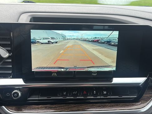 Used 2024 GMC Sierra 3500 SLE w/ SLE Convenience Package image 18