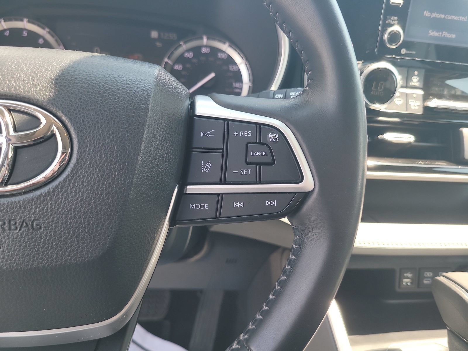 Used 2022 Toyota Highlander XLE AWD/4WD image 15