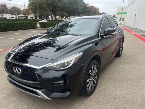 Used 2017 INFINITI QX30 Premium w/ Cargo Package image 4
