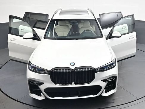 Used 2021 BMW X7 M50i w/ Dynamic Handling Package AWD/4WD image 39