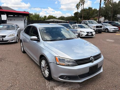 Used 2011 Volkswagen Jetta SEL FWD image 6