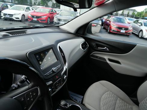 Used 2019 Chevrolet Equinox LS AWD/4WD image 13