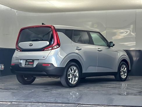 Used 2021 Kia Soul S image 3