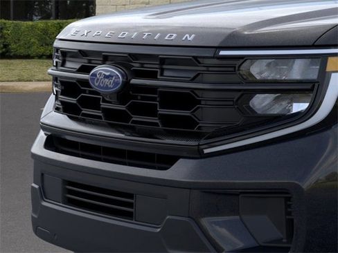 New 2025 Ford Expedition Active image 17