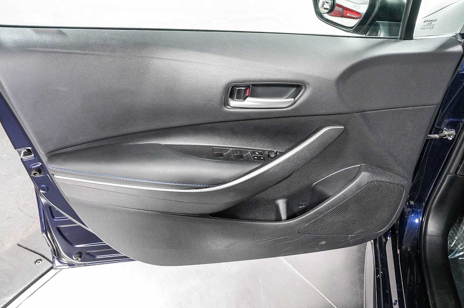 Certified 2022 Toyota Corolla SE w/ Carpet Mat Package (TMS) FWD image 21