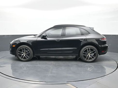 Certified 2025 Porsche Macan AWD/4WD image 2