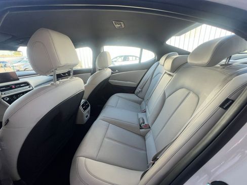 Used 2025 Genesis G70 2.5T image 25