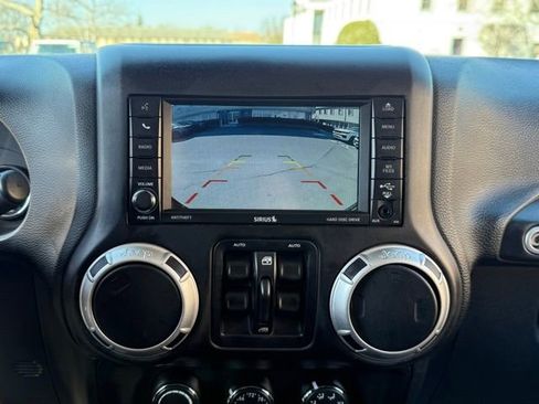 Certified 2016 Jeep Wrangler Unlimited Rubicon AWD/4WD image 40