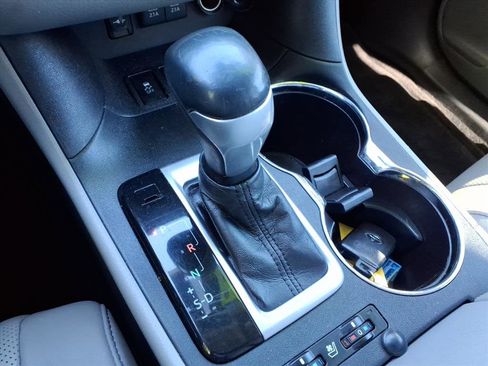 Used 2018 Toyota Highlander AWD V6 image 23