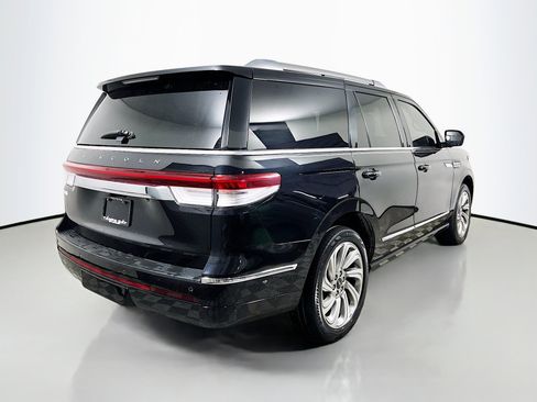 Used 2022 Lincoln Navigator Reserve image 4