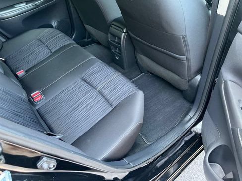 Used 2018 Nissan Sentra SV w/ Premium Package (P01) FWD image 7