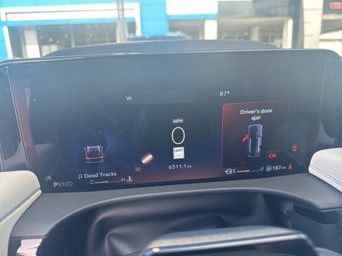 Used 2025 Lincoln Aviator Reserve w/ Luxury Package image 3