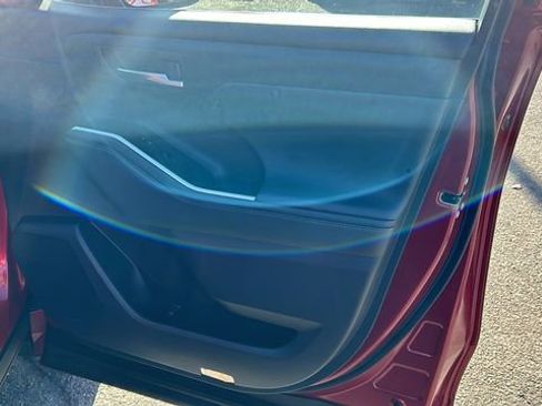 Used 2024 Toyota Highlander XLE image 10