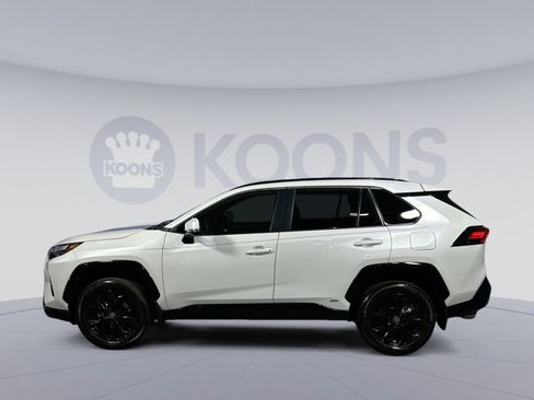Used 2024 Toyota RAV4 SE image 2