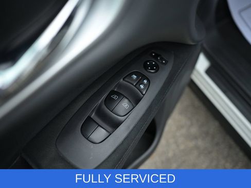 Used 2015 Nissan Pathfinder SV FWD image 18