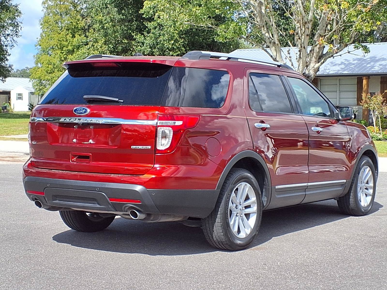 Used 2014 Ford Explorer XLT w/ Equipment Group 202A FWD image 4