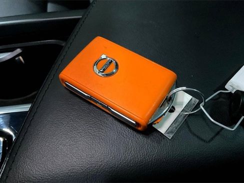 Certified 2023 Volvo XC60 B5 Plus w/ Climate Package image 11