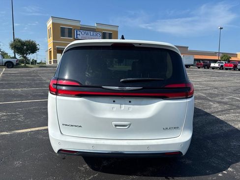 Used 2024 Chrysler Pacifica Limited FWD image 6