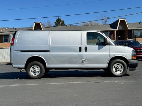 Used 2020 GMC Savana 3500 w/ Driver Convenience Package image 8