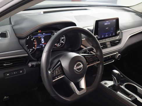 Used 2024 Nissan Altima 2.5 SR FWD image 17