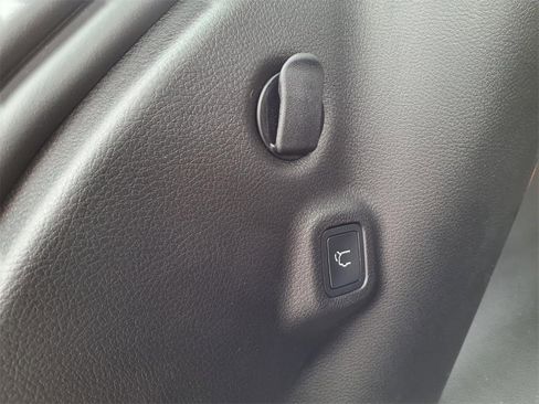 New 2026 Jeep Compass Limited w/ Sun, Sound & Navigation Group image 9