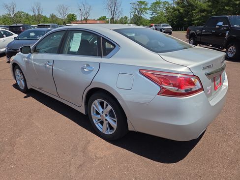 Used 2013 Nissan Altima 2.5 SL w/ Technology Pkg FWD image 5
