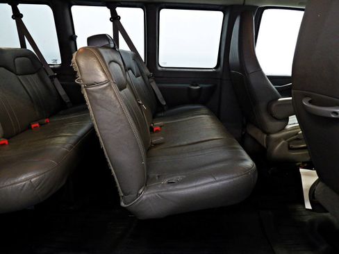 Used 2016 Chevrolet Express 3500 LS w/ Chrome Appearance Package RWD image 9