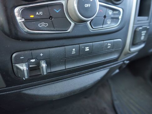 Used 2015 RAM 3500 SLT w/ Luxury Group AWD/4WD image 18