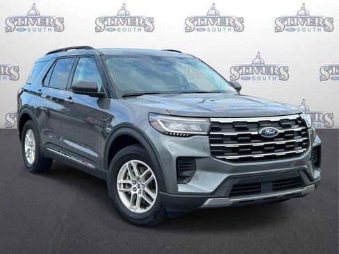 Used 2025 Ford Explorer Active RWD image 1
