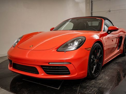 Used 2017 Porsche 718 Boxster S image 16
