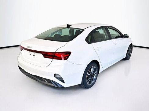 Used 2023 Kia Forte LXS w/ LXS Technology Package FWD image 5