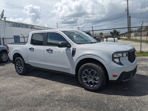 New 2025 Ford Maverick XLT w/ XLT Luxury Package AWD/4WD image 2