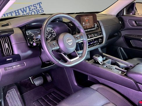 Used 2025 Nissan Pathfinder SV FWD image 17