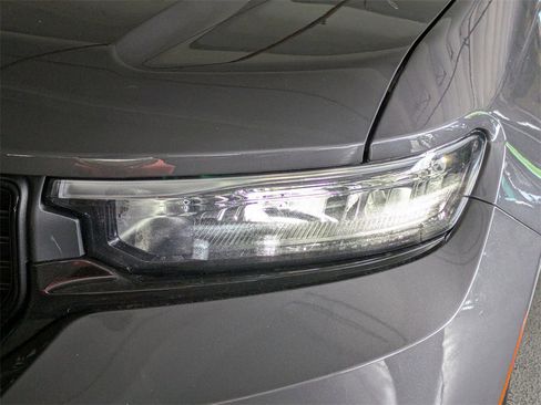 New 2025 Jeep Grand Cherokee Altitude image 10