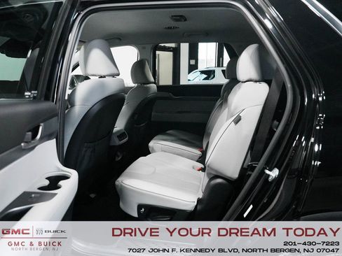 Used 2023 Hyundai Palisade SEL image 30