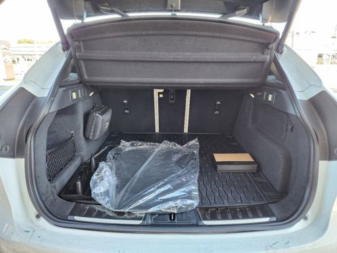 Certified 2024 Jaguar F-PACE R-Dynamic S image 7