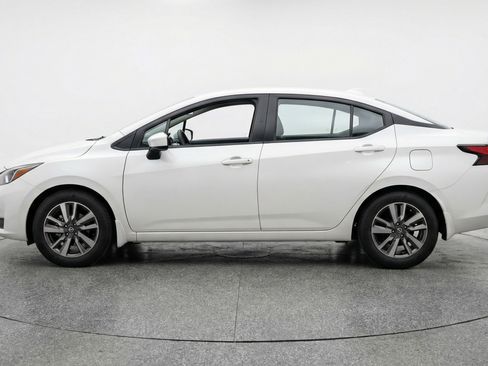 Used 2025 Nissan Versa SV image 5