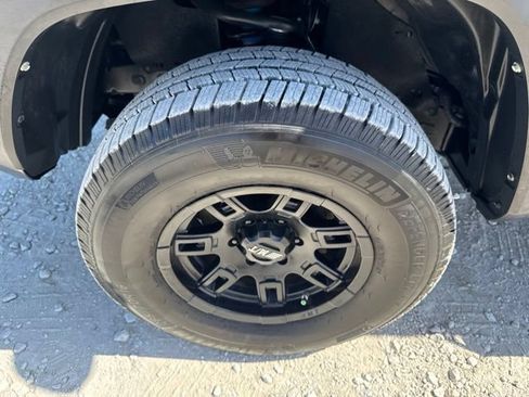 Used 2020 Toyota Tacoma TRD Off-Road AWD/4WD image 15