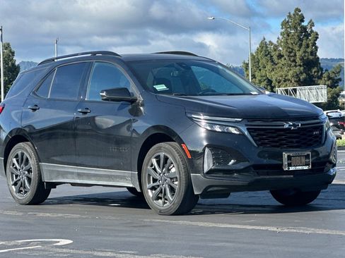 Used 2023 Chevrolet Equinox RS FWD image 2