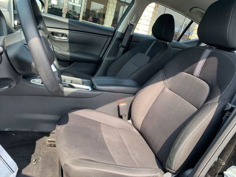 Used 2025 Nissan Sentra SV image 10