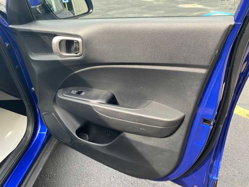 Used 2023 Hyundai Venue SEL FWD image 31