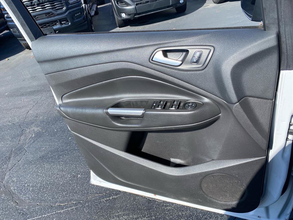 Used 2017 Ford Escape SE w/ Equipment Group 201A AWD/4WD image 21