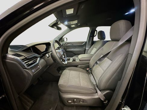 Used 2025 GMC Acadia Elevation image 13