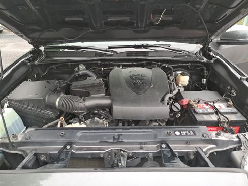 Used 2017 Toyota Tacoma TRD Sport w/ Premium & Technology Package AWD/4WD image 31