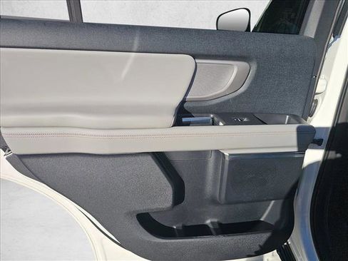 New 2025 Ford Expedition Active image 12