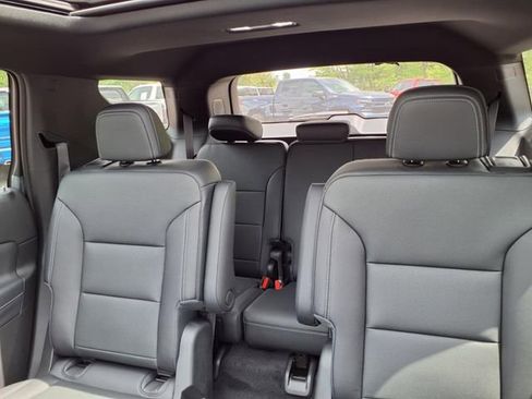New 2025 Chevrolet Traverse LT w/ Sun and Wheel Package FWD image 5